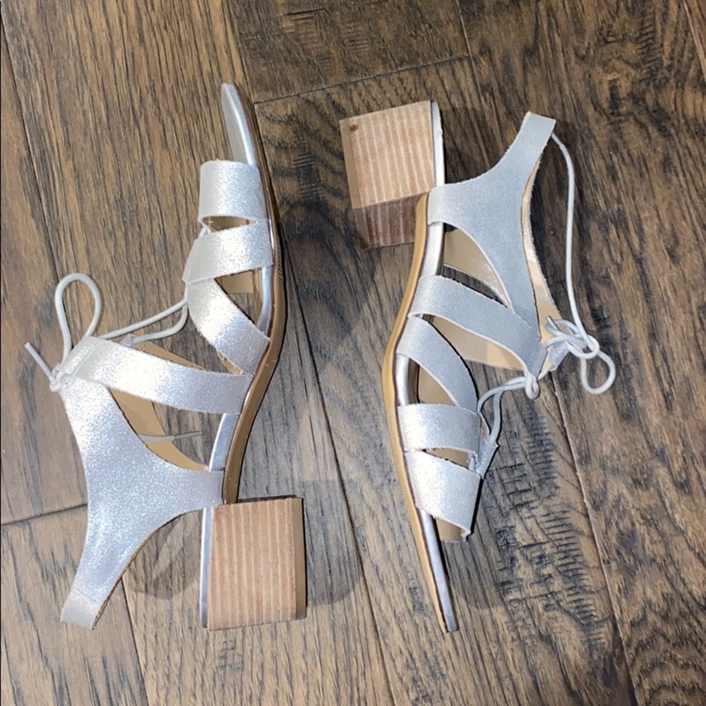 Naturalizer grey silver sandals